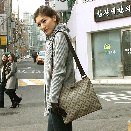 Gucci(����) 201446 GG�ΰ� PVC ��ũ���� Ʈ���� ũ�ν��� [�б�������] �̹���5 - ���̺��� �߰���ǰ
