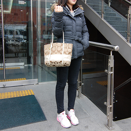 Coach(��ġ) �ñ׳��� �ΰ� ��Ʈ�� �̹���5 - ���̺��� �߰���ǰ