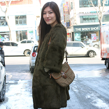 Coach(��ġ) �ñ׳��� �к긯 ũ�ν��� �̹���6 - ���̺��� �߰���ǰ