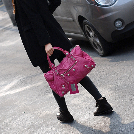 Balenciaga(�߷��þư�) 173080 ���ξ�Ʈ ��ũ ��Ʈ�� + �����ſ� [�б�������] �̹���7 - ���̺��� �߰���ǰ