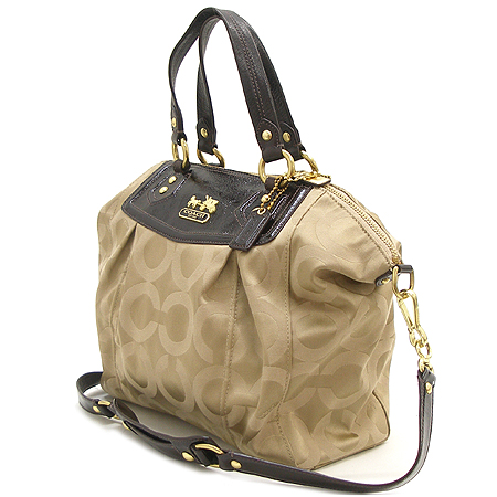 Coach(��ġ) �ñ׳��� �𰡵� �ɾ�Ʈ Ŭ���� 2-WAY �̹���2 - ���̺��� �߰���ǰ
