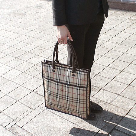 Burberry(������) �� Ŭ���� üũ �簢 ��Ʈ�� �̹���7 - ���̺��� �߰���ǰ