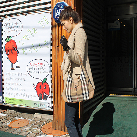 Burberry(������) ���μ� Ŭ���� üũ �к긯 ȣ�� ����� �̹���7 - ���̺��� �߰���ǰ