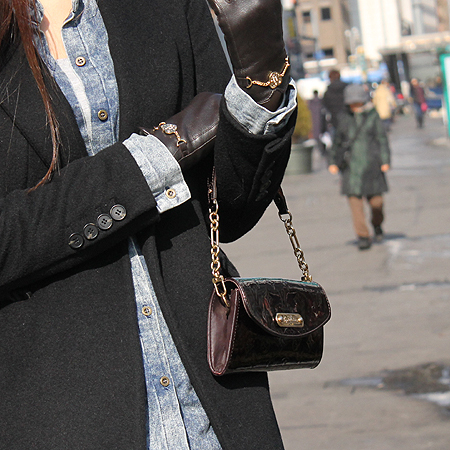 Louis Vuitton(���̺���) M93542 ���׷� ������ ���º��ٸ� �Ƹ����� Ŭ��ġ �� ����� [�б�������] �̹���6 - ���̺��� �߰���ǰ