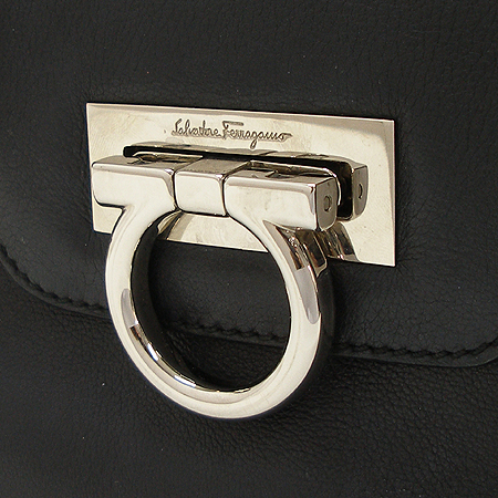 Ferragamo(��󰡸�) 21 4862 ���� ��ġ�� �ΰ� ����� �̹���4 - ���̺��� �߰���ǰ