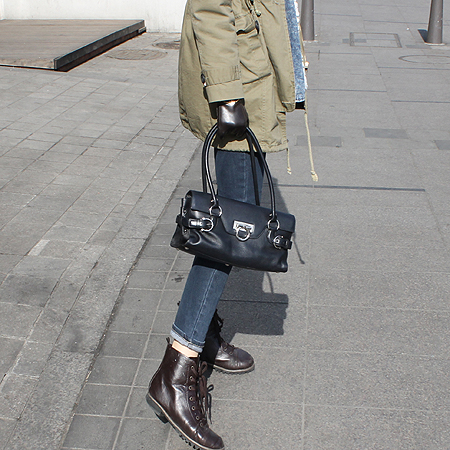 Ferragamo(��󰡸�) 21 4862 ���� ��ġ�� �ΰ� ����� �̹���6 - ���̺��� �߰���ǰ