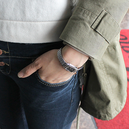 Armani(�Ƹ�����) AR5506 �簢 ���Ʈ ������ ��ƿ �ð� �̹���7 - ���̺��� �߰���ǰ