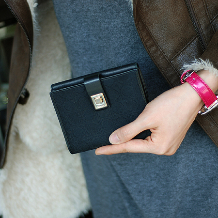 Ferragamo(��󰡸�) 22 3125 ��ġ�� �ΰ� �ڰ��� ������ �̹���6 - ���̺��� �߰���ǰ
