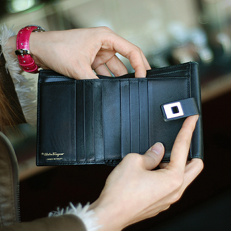 Ferragamo(��󰡸�) 22 3125 ��ġ�� �ΰ� �ڰ��� ������ �̹���7 - ���̺��� �߰���ǰ