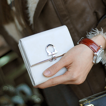 Ferragamo(��󰡸�) 22 4639 ���ǾƳ� ���� ��ġ�� ��Ŭ ��� ������ �̹���7 - ���̺��� �߰���ǰ