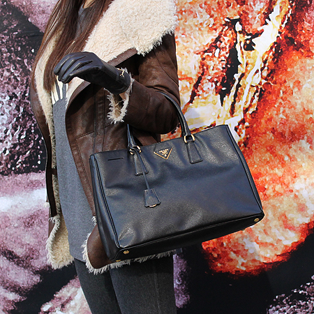 Prada(�����) BN1844 SAFFIANO LUX ���� ���ǾƳ� ��Ʈ�� �̹���7 - ���̺��� �߰���ǰ