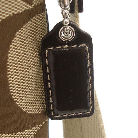 Coach(��ġ) 42619 �ñ׳�ó �ڰ��� ũ�ν��� �̹���3 - ���̺��� �߰���ǰ