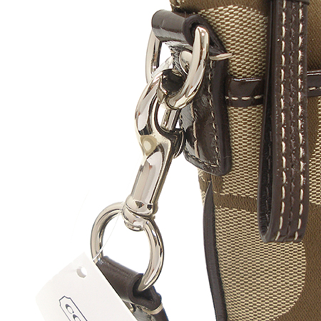 Coach(��ġ) 42619 �ñ׳�ó �ڰ��� ũ�ν��� �̹���4 - ���̺��� �߰���ǰ