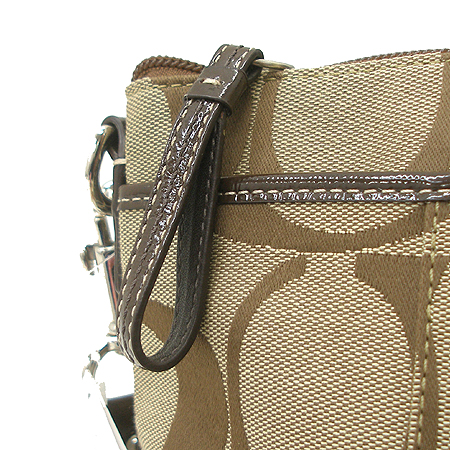 Coach(��ġ) 42619 �ñ׳�ó �ڰ��� ũ�ν��� �̹���3 - ���̺��� �߰���ǰ