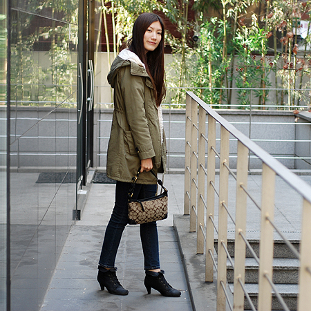 Coach(��ġ) �ñ׳��� �к긯 ����� �̹���6 - ���̺��� �߰���ǰ