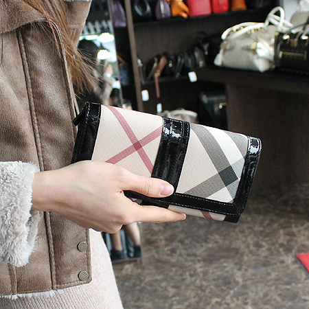 Burberry(������) 36326461 �� ��� üũ PVC ���̴�Ʈ ��Ƽġ ������ �̹���6 - ���̺��� �߰���ǰ