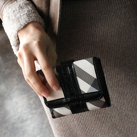 Burberry(������) �� ��� üũ ���̴�Ʈ ��Ƽġ 3�� ������ �̹���6 - ���̺��� �߰���ǰ