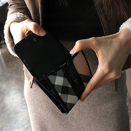 Burberry(������) �� ��� üũ ���̴�Ʈ ��Ƽġ 3�� ������ �̹���7 - ���̺��� �߰���ǰ