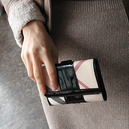 Burberry(������) 34635821 �� ��� üũ ���̴�Ʈ ��Ƽġ ������ �̹���6 - ���̺��� �߰���ǰ