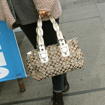 Coach(��ġ) �ñ׳�ó �ڰ��� ����� �̹���7 - ���̺��� �߰���ǰ