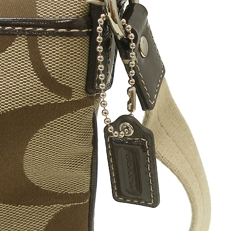 Coach(��ġ) 42619 �ñ׳�ó �ڰ��� ũ�ν��� �̹���3 - ���̺��� �߰���ǰ