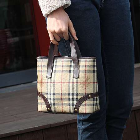 Burberry(������) HBH100 Ŭ���� üũ �ٰ� ��Ʈ�� �̹���6 - ���̺��� �߰���ǰ