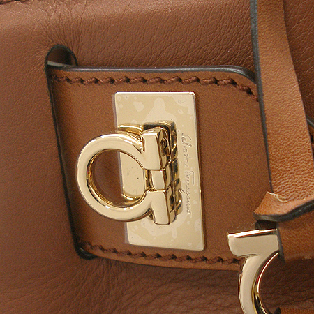 Ferragamo(��󰡸�) 21 C537 ���� ���� ��Ʈ�� + ��� ��Ʈ�� [�̾�������] �̹���4 - ���̺��� �߰���ǰ