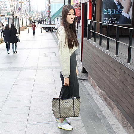 Gucci(����) 197953 GG �ΰ� PVC ���̴�Ʈ Ʈ���� ���� ����� �̹���7 - ���̺��� �߰���ǰ