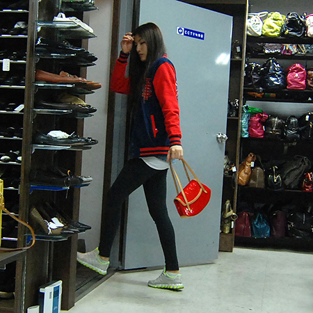 Louis Vuitton(���̺���) M91287 ������ �����κ��� ����� �̹���7 - ���̺��� �߰���ǰ