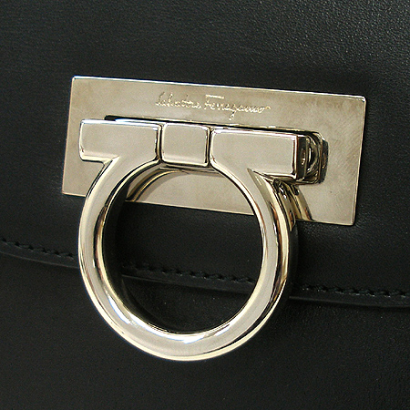 Ferragamo(��󰡸�) 21 4402 ���� ���� ���� ��ġ�� �ΰ� ��Ŭ ��� ��Ʈ�� �̹���3 - ���̺��� �߰���ǰ