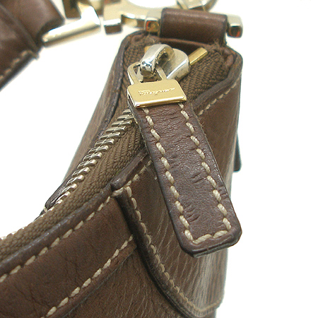Ferragamo(��󰡸�) 21 4374 ����� ���鰣ġ�� ����ΰ� ����� �̹���4 - ���̺��� �߰���ǰ