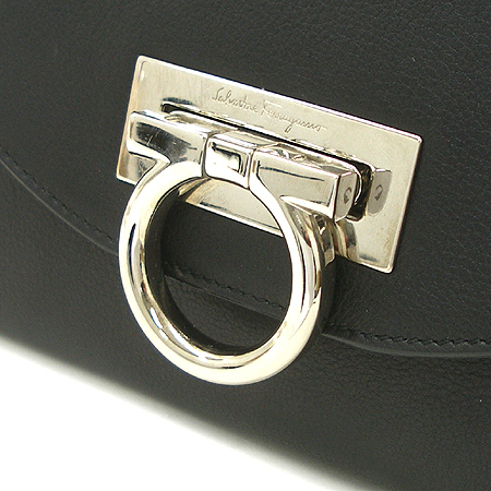 Ferragamo(��󰡸�) 21 4406 �������� ��ġ�Ϸΰ� ��� ����� [��������] �̹���3 - ���̺��� �߰���ǰ