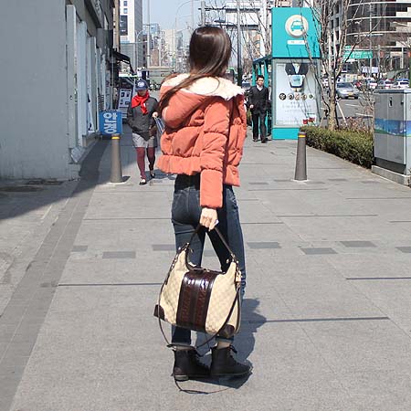 Gucci(����) 223949 GG �ΰ� �ڰ��� ũ��Ŀ���� ��Ƽġ 2WAY �̹���6 - ���̺��� �߰���ǰ