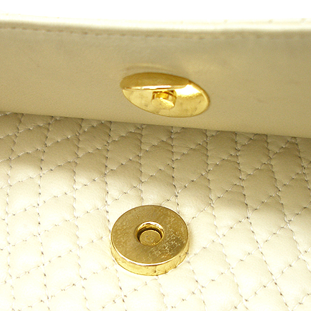 Bally(�߸�) ���̺��� ���� ����ΰ� ü�� �簢 ����� �̹���3 - ���̺��� �߰���ǰ