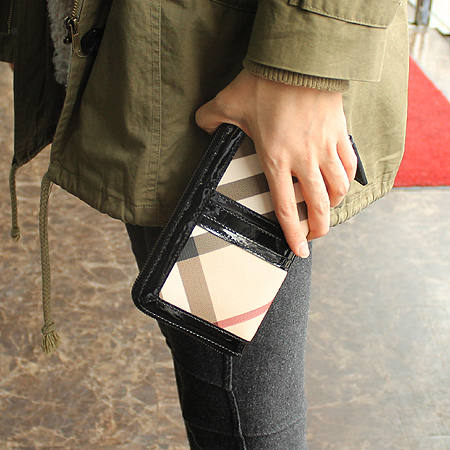 Burberry(������) 36513901 ���� ��� üũ PVC ���̴�Ʈ ��Ƽġ ¤�� ������ �̹���5 - ���̺��� �߰���ǰ