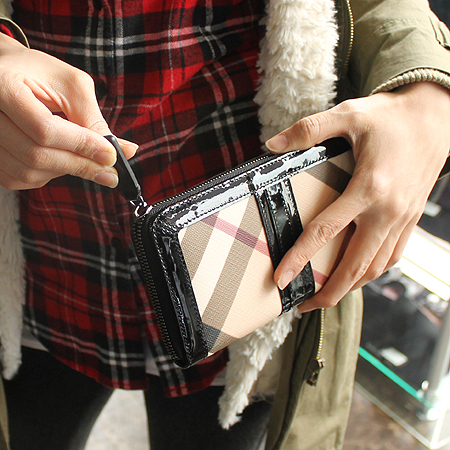 Burberry(������) 36513901 ���� ��� üũ PVC ���̴�Ʈ ��Ƽġ ¤�� ������ �̹���6 - ���̺��� �߰���ǰ