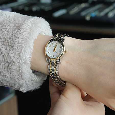 Fendi(���)  ROUND CLASSICO 2100G ���� �޺� ������ �ð� �̹���6 - ���̺��� �߰���ǰ