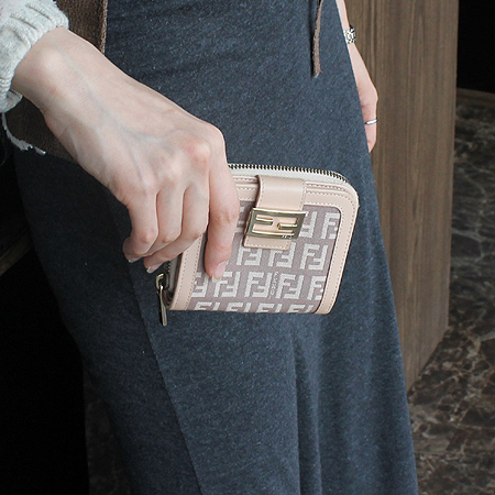 Fendi(���) 8M0070 FF �ΰ� �ڰ��� ������ [��������] �̹���6 - ���̺��� �߰���ǰ