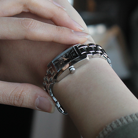 Armani(�Ƹ�����) AR0170 �簢 ��ƿ ������ �ð� �̹���7 - ���̺��� �߰���ǰ