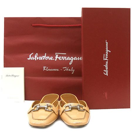 Ferragamo(��󰡸�) FG602017 TOMORROW ����Ʈ������ �ֳ��� ��ġ�Ϸΰ� ��� ���� [��������] �̹���2 - ���̺��� �߰���ǰ