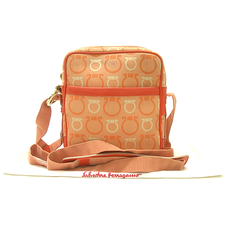 Ferragamo(��󰡸�) �ΰ� �к긯 �̴� ũ�ν��� �̹���2 - ���̺��� �߰���ǰ