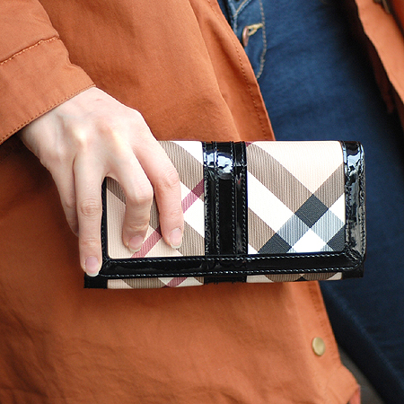 Burberry(������) 36326461 �� ��� üũ PVC ���̴�Ʈ ��Ƽġ ������ �̹���6 - ���̺��� �߰���ǰ