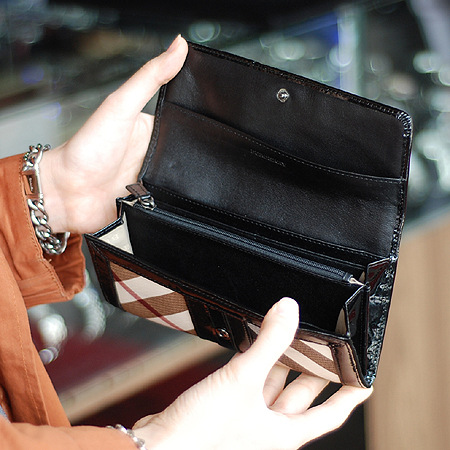 Burberry(������) 36326461 �� ��� üũ PVC ���̴�Ʈ ��Ƽġ ������ �̹���7 - ���̺��� �߰���ǰ