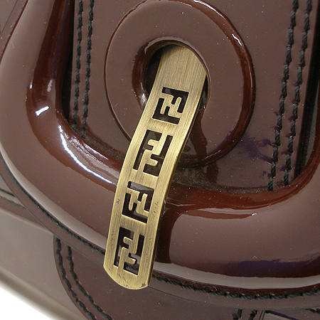 Fendi(���) 8BN166 �۾������� ���̴�Ʈ ü�� B�� �� ��Ʈ�� �̹���3 - ���̺��� �߰���ǰ