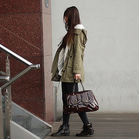 Fendi(���) 8BN166 �۾������� ���̴�Ʈ ü�� B�� �� ��Ʈ�� �̹���7 - ���̺��� �߰���ǰ
