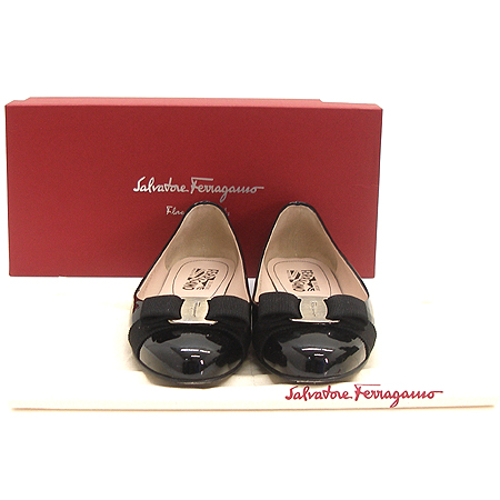 Ferragamo(��󰡸�) VARINA ���̴�Ʈ ���� ���� ������� �����뱸�� [��������] �̹���2 - ���̺��� �߰���ǰ