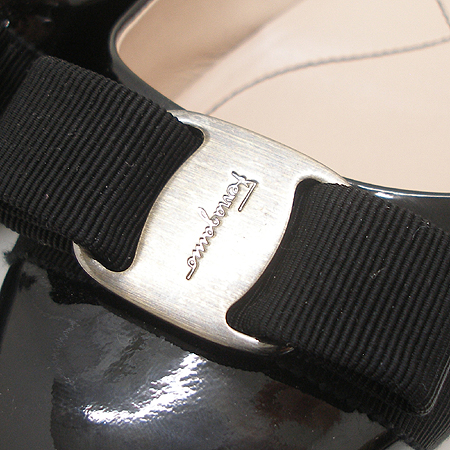 Ferragamo(��󰡸�) VARINA ���̴�Ʈ ���� ���� ������� �����뱸�� [��������] �̹���5 - ���̺��� �߰���ǰ