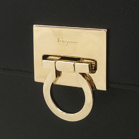 Ferragamo(��󰡸�) 21 9629 ���� ��ġ�� ��� Ŭ��ġ �� ü�� ũ�ν��� �̹���4 - ���̺��� �߰���ǰ