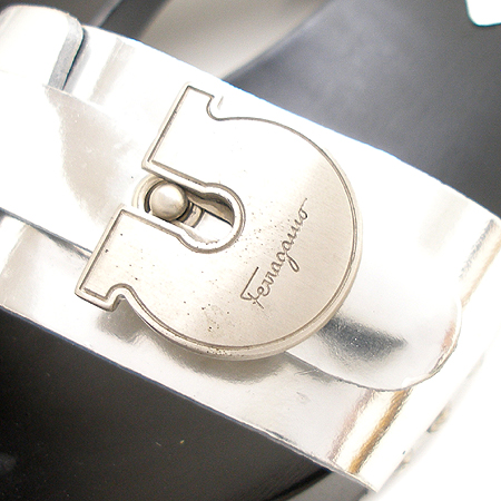 Ferragamo(��󰡸�) �ǹ� ����� ��ġ�Ϸΰ� ��� ���� [��������] �̹���4 - ���̺��� �߰���ǰ
