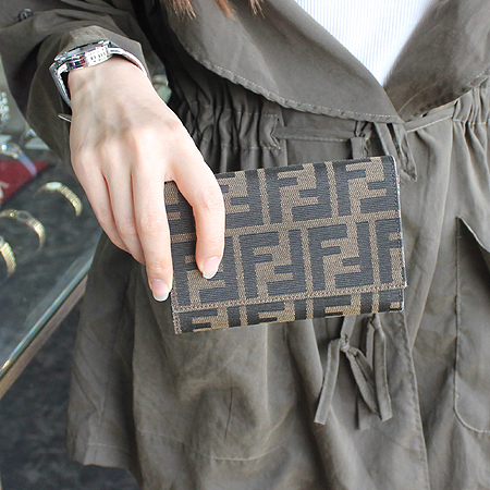 Fendi(���) 8M0029 FF�ΰ� �к긯 ������ [��������] �̹���6 - ���̺��� �߰���ǰ